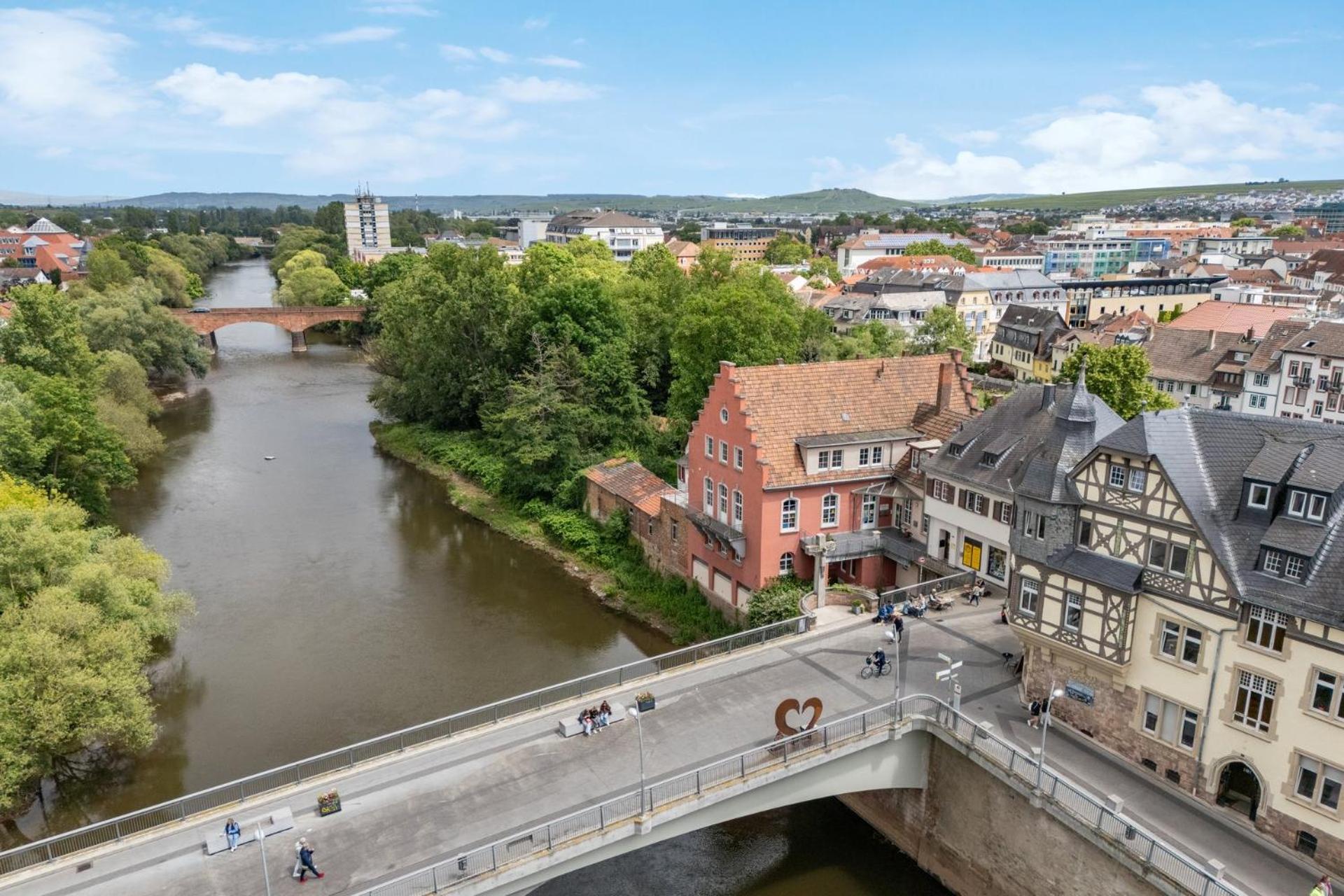 באד קראוצנבאך Altstadt Apartment Am Wasser Mit Parkplatz Und Riesigem Garten מראה חיצוני תמונה